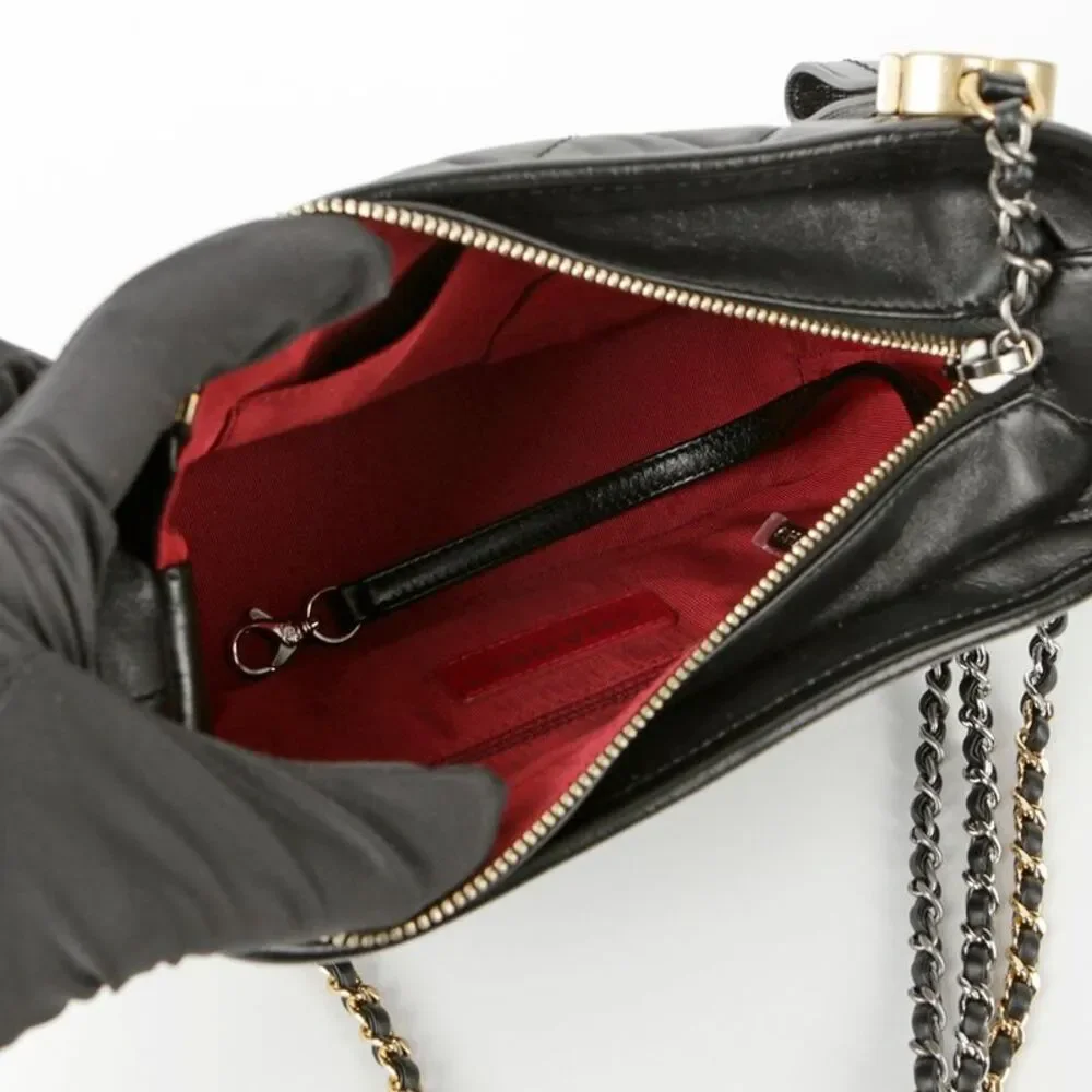 CHANEL details gender